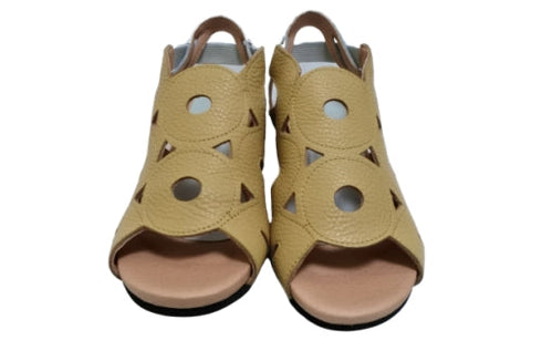 【arui_toe 7641 ベージュ】伸縮ゴムバックストラップ本革コンフォートサンダル