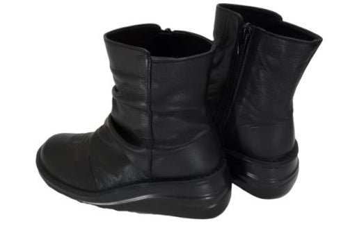 【インコルジェ 8209 ブラック】くしゅっとかわいい本革幅広ショートブーツ