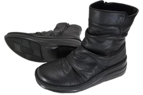 【インコルジェ 8209 ブラック】くしゅっとかわいい本革幅広ショートブーツ