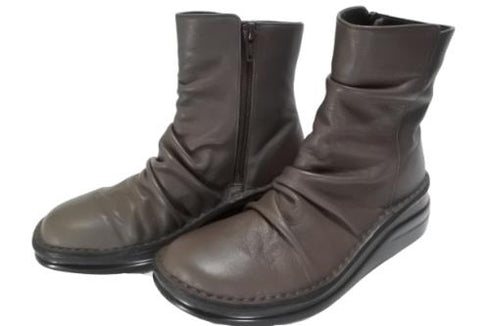 【インコルジェ 8209 ダークブラウン】くしゅっとかわいい本革幅広ショートブーツ