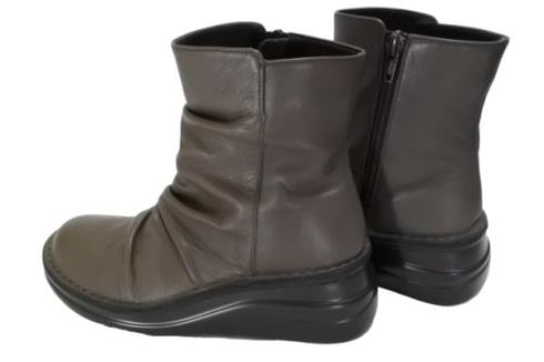 【インコルジェ 8209 ダークブラウン】くしゅっとかわいい本革幅広ショートブーツ