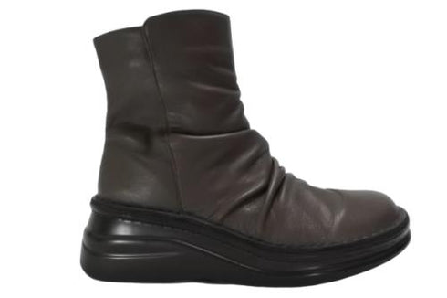 【インコルジェ 8209 ダークブラウン】くしゅっとかわいい本革幅広ショートブーツ