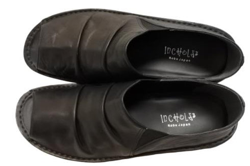 【インコルジェ 8294 ブラック】オープントゥくしゅくしゅシューズサンダル