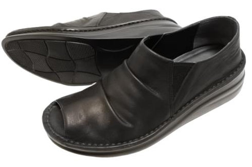 【インコルジェ 8294 ブラック】オープントゥくしゅくしゅシューズサンダル