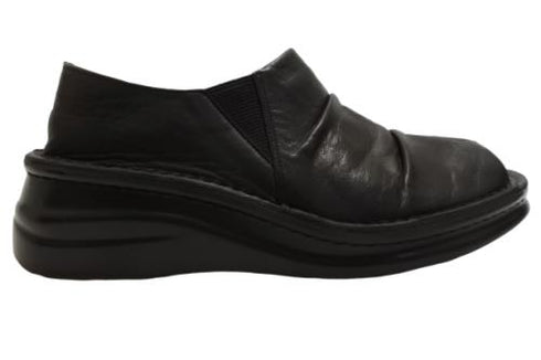 【インコルジェ 8294 ブラック】オープントゥくしゅくしゅシューズサンダル