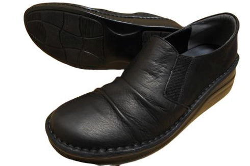 【インコルジェ8303 ブラック】くしゅっとかわいい脱ぎ履きらくらくシューズ