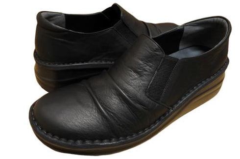 【インコルジェ8303 ブラック】くしゅっとかわいい脱ぎ履きらくらくシューズ