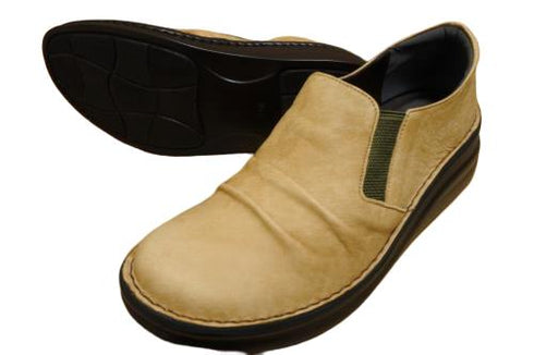 【インコルジェ8303 キャメル】くしゅっとかわいい脱ぎ履きらくらくシューズ