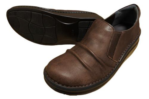 【インコルジェ8303 ダークブラウン】くしゅっとかわいい脱ぎ履きらくらくシューズ