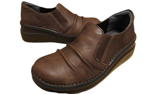 【インコルジェ8303 ダークブラウン】くしゅっとかわいい脱ぎ履きらくらくシューズ