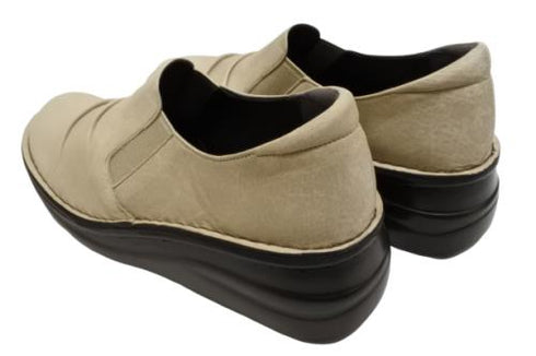 【インコルジェ8303 グレージュ】くしゅっとかわいい脱ぎ履きらくらくシューズ