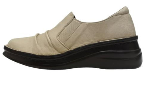 【インコルジェ8303 グレージュ】くしゅっとかわいい脱ぎ履きらくらくシューズ