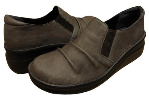 【インコルジェ8303 グレー】くしゅっとかわいい脱ぎ履きらくらくシューズ