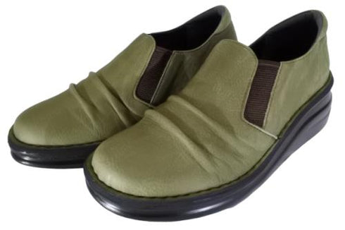 【インコルジェ8303 カーキ】くしゅっとかわいい脱ぎ履きらくらくシューズ