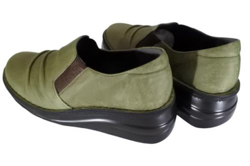 【インコルジェ8303 カーキ】くしゅっとかわいい脱ぎ履きらくらくシューズ