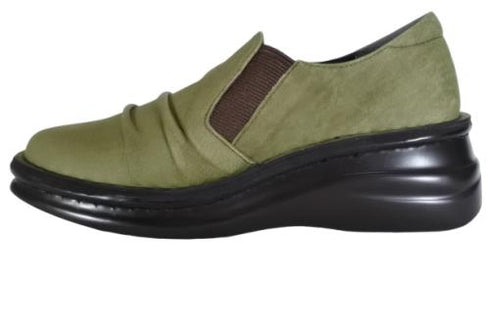 【インコルジェ8303 カーキ】くしゅっとかわいい脱ぎ履きらくらくシューズ