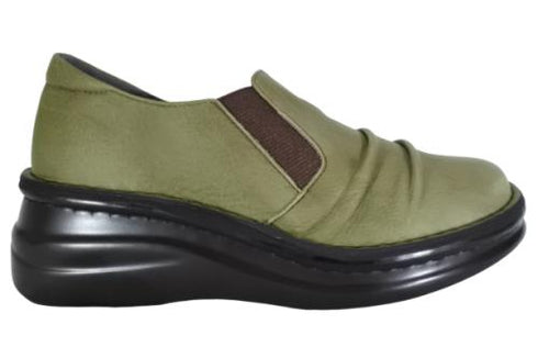 【インコルジェ8303 カーキ】くしゅっとかわいい脱ぎ履きらくらくシューズ