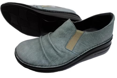 【インコルジェ8303 ライトブルー】くしゅっとかわいい脱ぎ履きらくらくシューズ