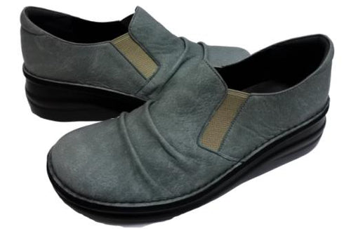 【インコルジェ8303 ライトブルー】くしゅっとかわいい脱ぎ履きらくらくシューズ