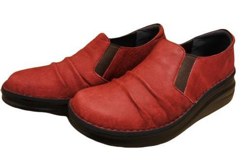 【インコルジェ8303 レッド】くしゅっとかわいい脱ぎ履きらくらくシューズ