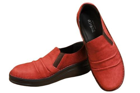 【インコルジェ8303 レッド】くしゅっとかわいい脱ぎ履きらくらくシューズ