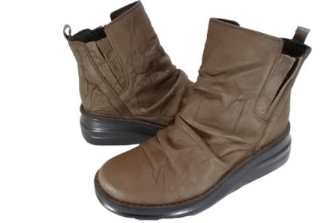 【インコルジェ8331 ダークブラウン】くしゅくしゅサイドゴアショートブーツ