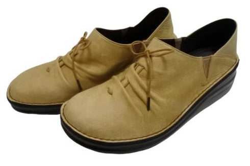 【インコルジェ 8387 ベージュ】ひと味違う個性派靴紐シューズ