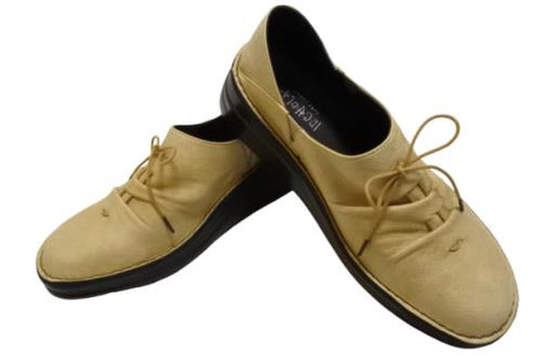 【インコルジェ 8387 ベージュ】ひと味違う個性派靴紐シューズ