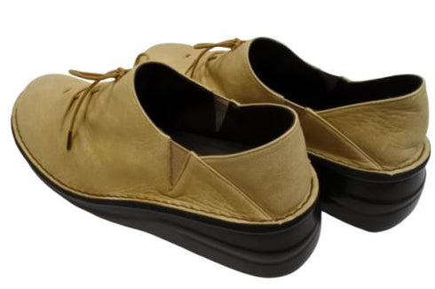 【インコルジェ 8387 ベージュ】ひと味違う個性派靴紐シューズ