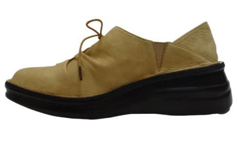 【インコルジェ 8387 ベージュ】ひと味違う個性派靴紐シューズ