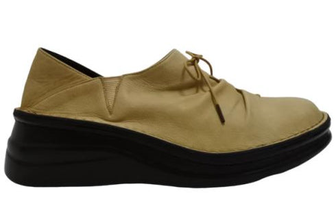 【インコルジェ 8387 ベージュ】ひと味違う個性派靴紐シューズ