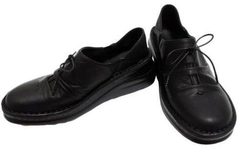 【インコルジェ 8387 ブラック】ひと味違う個性派靴紐シューズ
