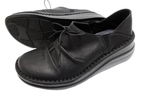 【インコルジェ 8387 ブラック】ひと味違う個性派靴紐シューズ