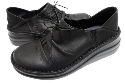 【インコルジェ 8387 ブラック】ひと味違う個性派靴紐シューズ