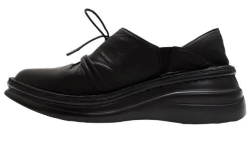 【インコルジェ 8387 ブラック】ひと味違う個性派靴紐シューズ