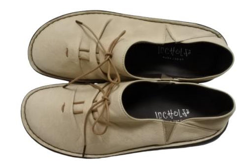 【インコルジェ 8387 グレージュ】ひと味違う個性派靴紐シューズ