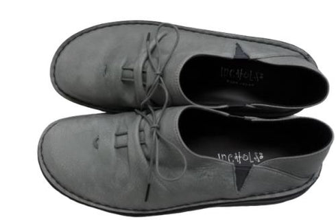 【インコルジェ 8387 ライトブルー】ひと味違う個性派靴紐シューズ