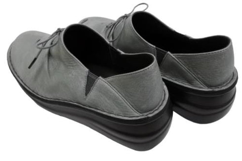 【インコルジェ 8387 ライトブルー】ひと味違う個性派靴紐シューズ