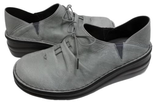 【インコルジェ 8387 ライトブルー】ひと味違う個性派靴紐シューズ