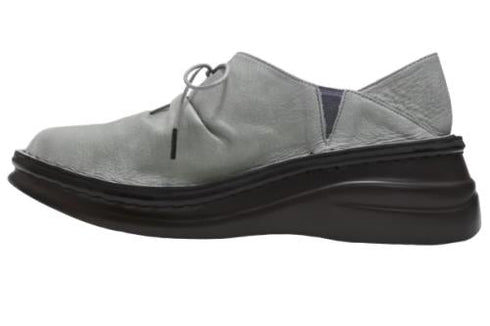 【インコルジェ 8387 ライトブルー】ひと味違う個性派靴紐シューズ