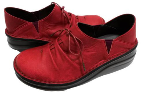 【インコルジェ 8387 レッド】ひと味違う個性派靴紐シューズ