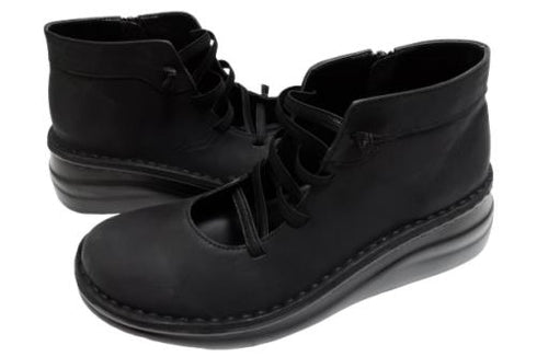 【インコルジェ 8420 ブラック】ゴム紐春ブーティ