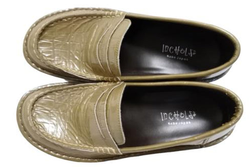 【インコルジェ 8476 ベージュ】クロコ型押し本革エナメルローファー