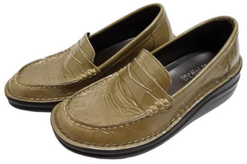 【インコルジェ 8476 ベージュ】クロコ型押し本革エナメルローファー