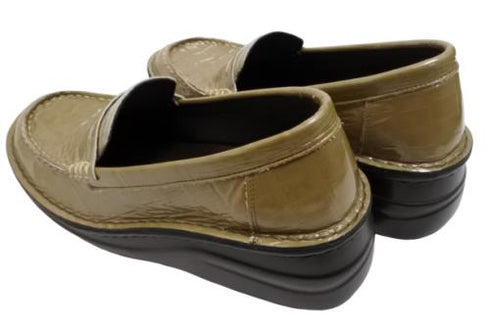 【インコルジェ 8476 ベージュ】クロコ型押し本革エナメルローファー