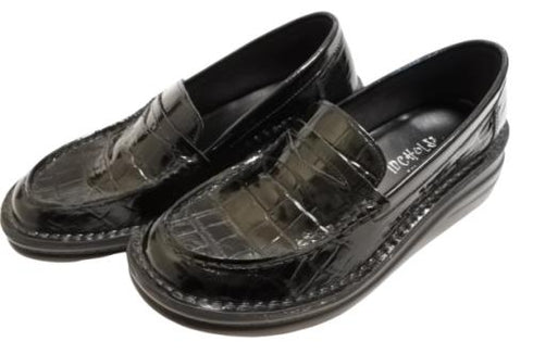 【インコルジェ 8476 ブラック】クロコ型押し本革エナメルローファー