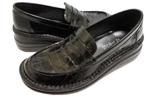 【インコルジェ 8476 ブラック】クロコ型押し本革エナメルローファー