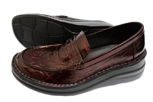 【インコルジェ 8476 ワイン】クロコ型押し本革エナメルローファー