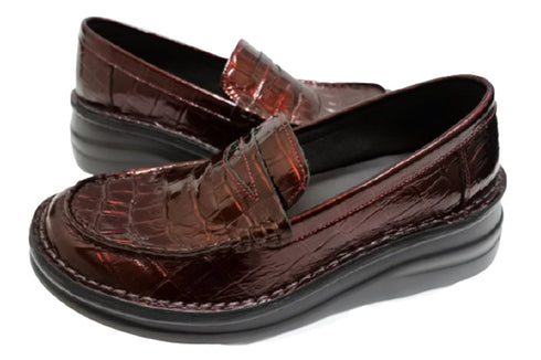 【インコルジェ 8476 ワイン】クロコ型押し本革エナメルローファー