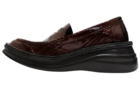 【インコルジェ 8476 ワイン】クロコ型押し本革エナメルローファー